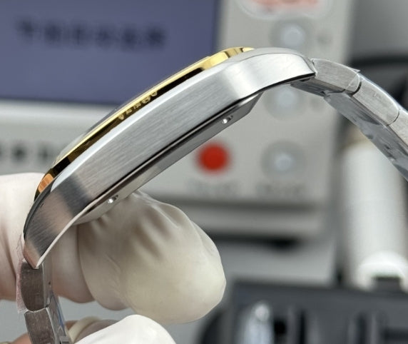 Cartier Santos Yellow gold bezel